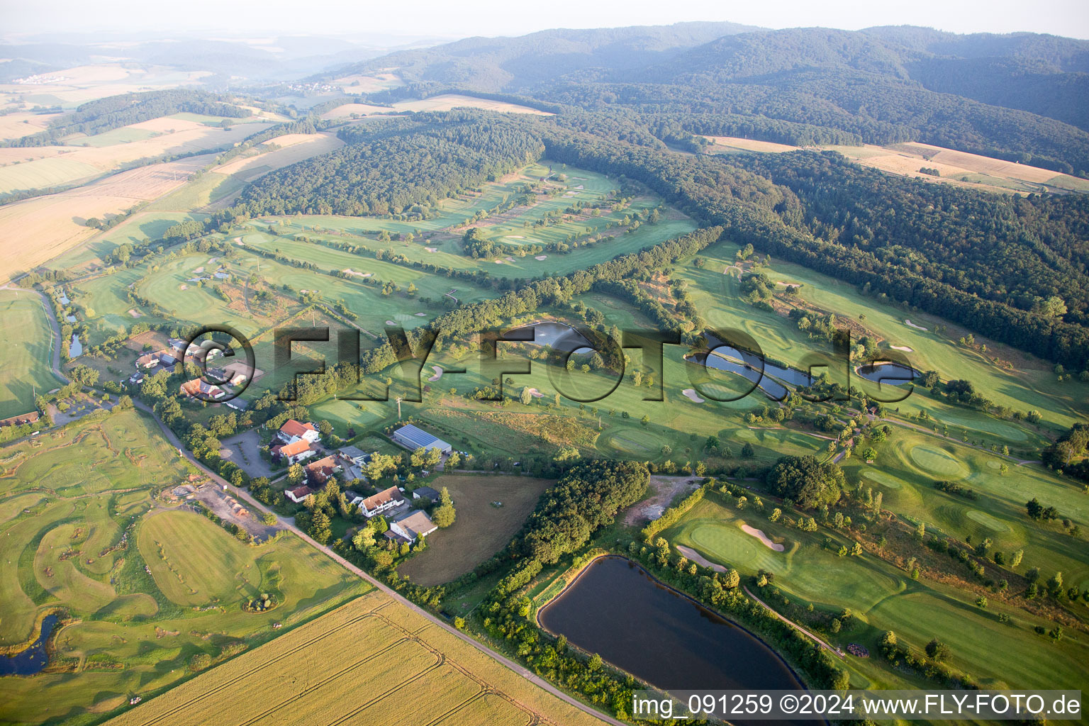 Golf à Börrstadt dans le département Rhénanie-Palatinat, Allemagne vue du ciel