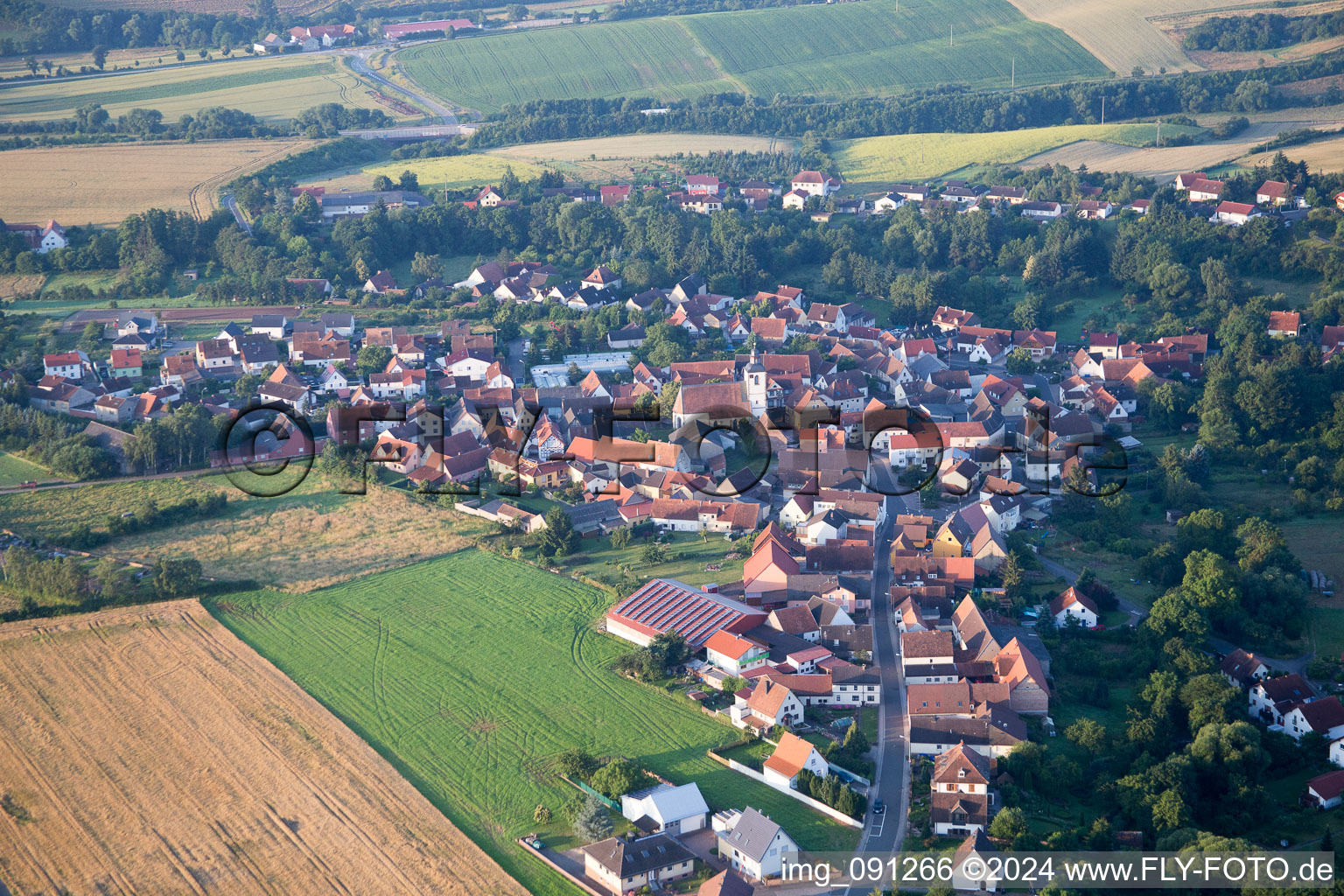 Photographie aérienne de Steinbach am Donnersberg dans le département Rhénanie-Palatinat, Allemagne