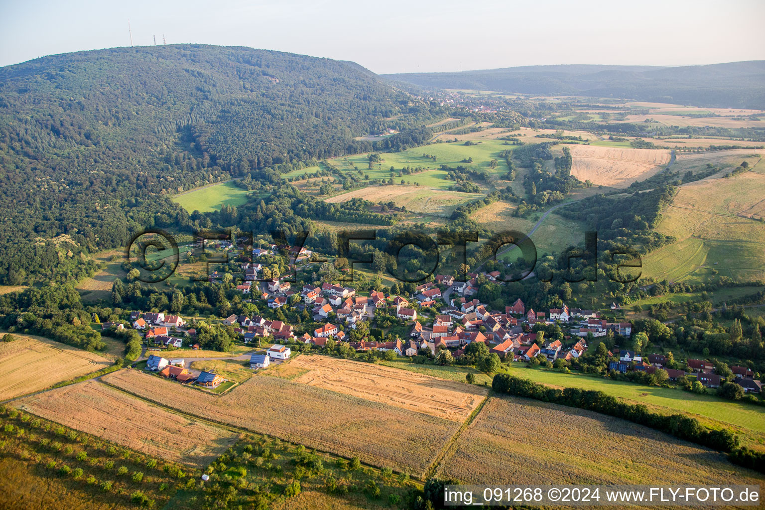 Vue aérienne de Champs agricoles et surfaces utilisables à Jakobsweiler dans le département Rhénanie-Palatinat, Allemagne