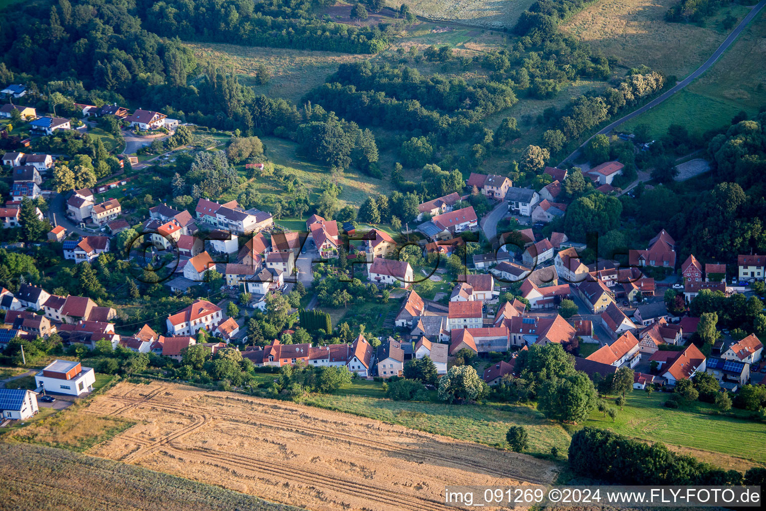 Vue aérienne de Champs agricoles et surfaces utilisables à Jakobsweiler dans le département Rhénanie-Palatinat, Allemagne