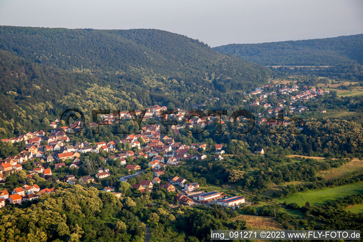 Vue aérienne de Jakobsweiler dans le département Rhénanie-Palatinat, Allemagne