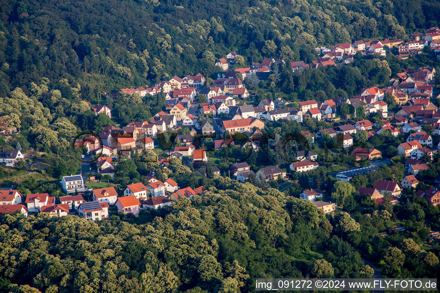 Vue aérienne de Jakobsweiler dans le département Rhénanie-Palatinat, Allemagne