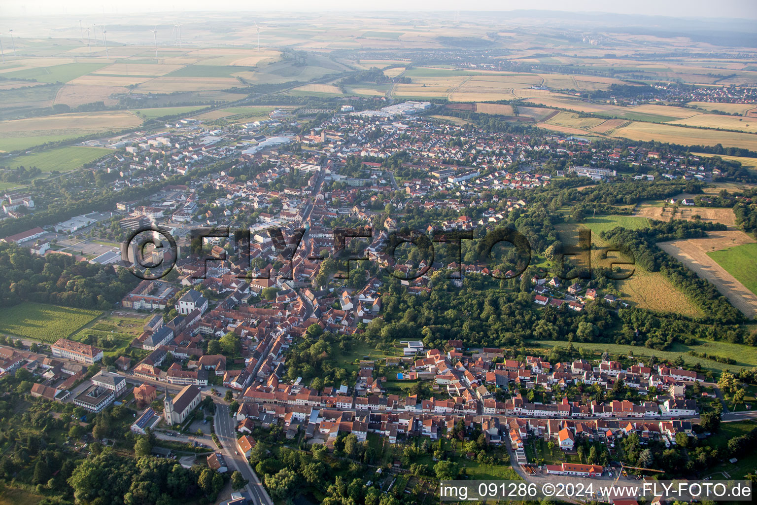Photographie aérienne de Vue des rues et des maisons des quartiers résidentiels à Kirchheimbolanden dans le département Rhénanie-Palatinat, Allemagne