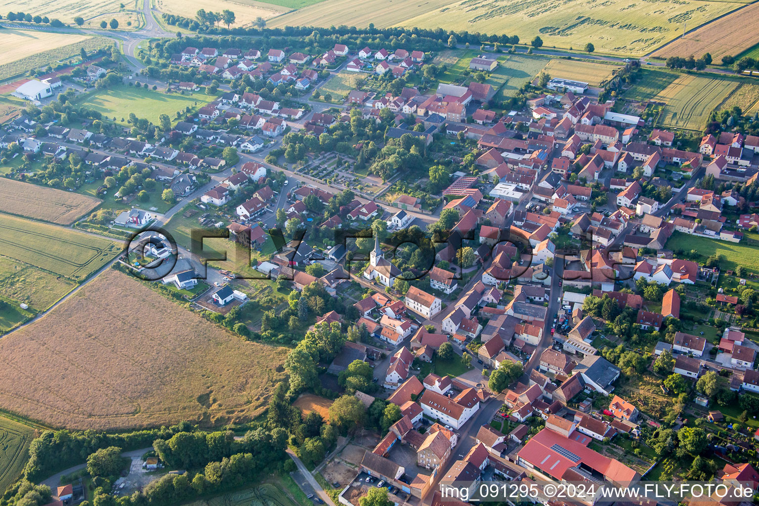 Vue oblique de Morschheim dans le département Rhénanie-Palatinat, Allemagne