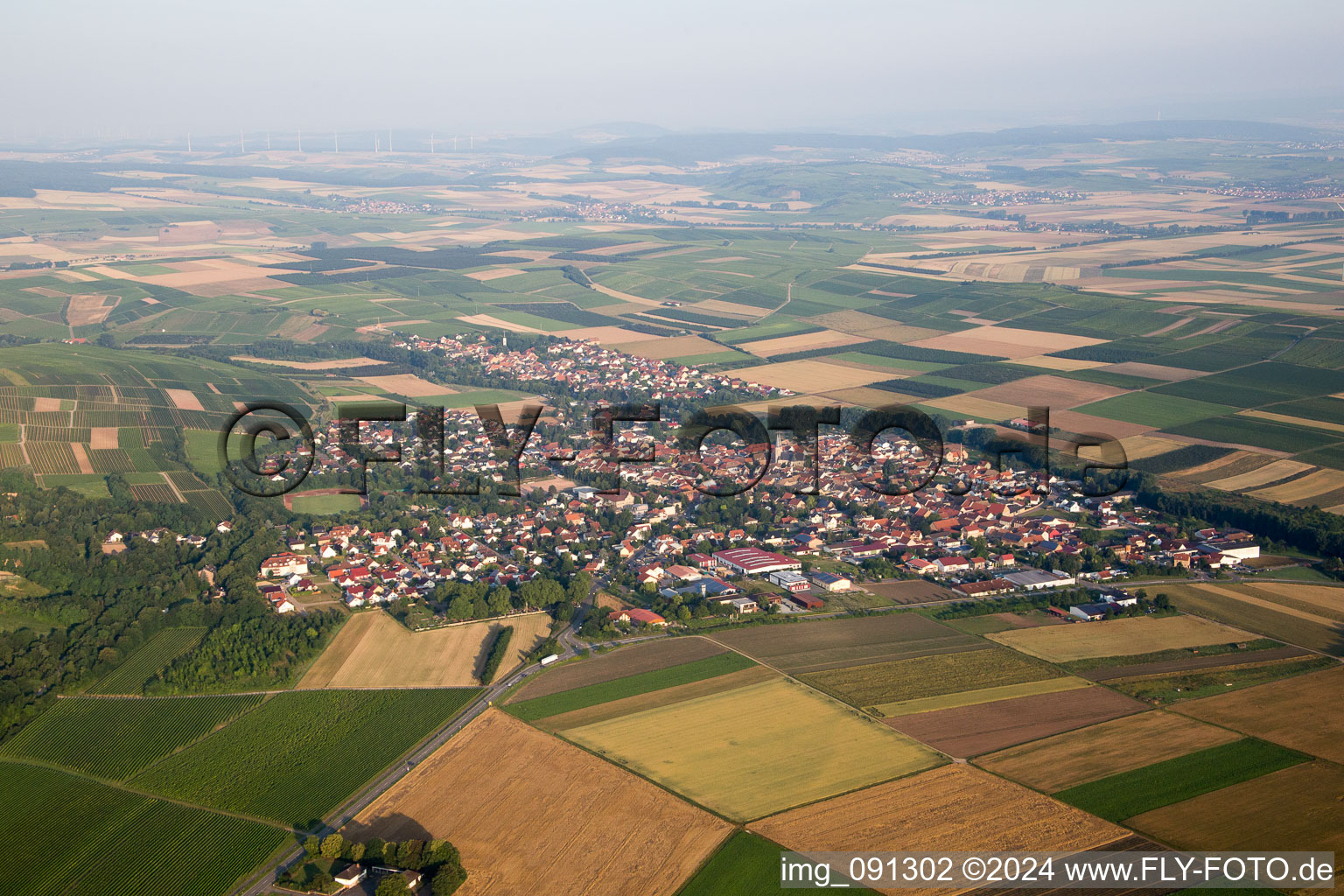 Vue aérienne de Champs agricoles et surfaces utilisables à le quartier Uffhofen in Flonheim dans le département Rhénanie-Palatinat, Allemagne