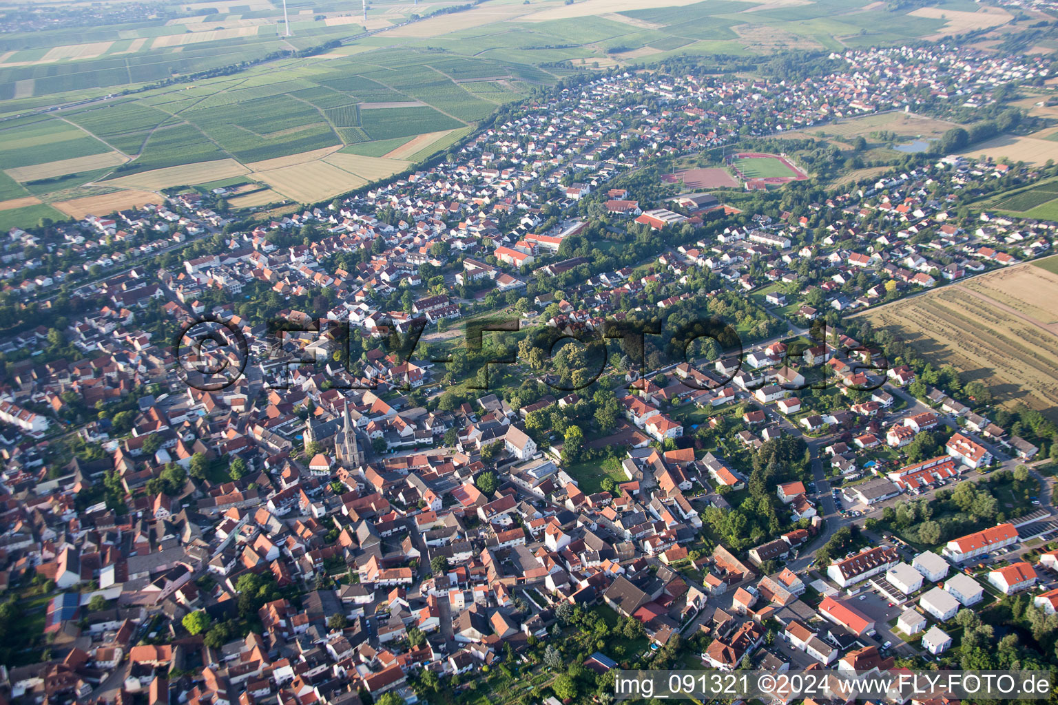 Vue aérienne de Saulheim dans le département Rhénanie-Palatinat, Allemagne