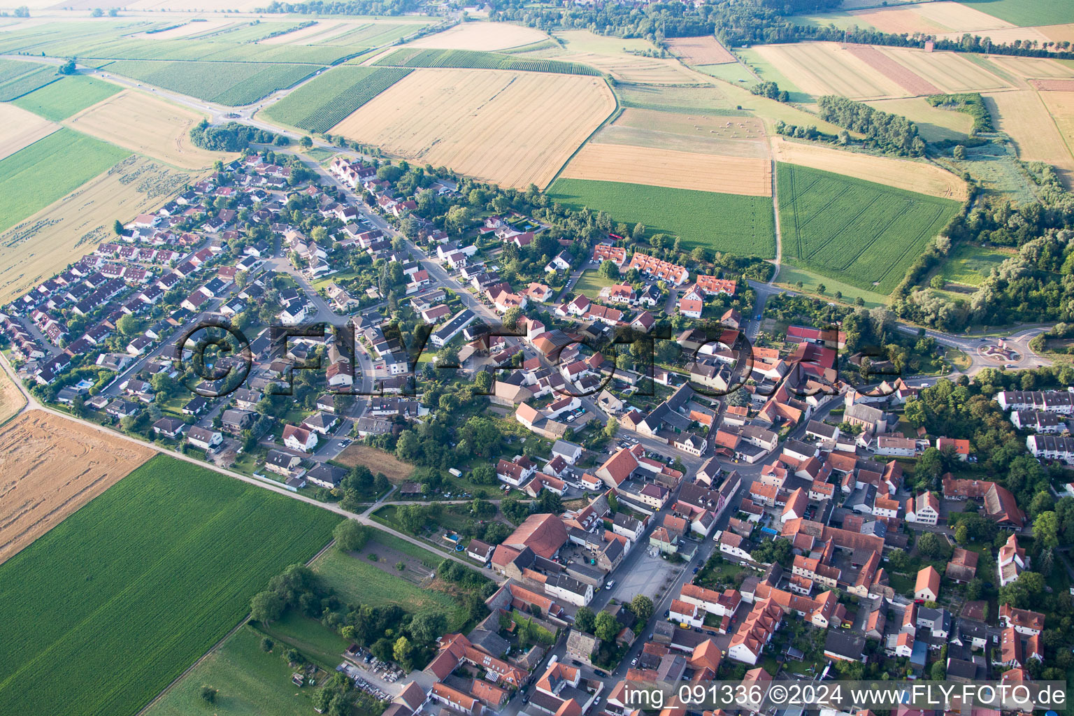 Vue aérienne de Köngernheim dans le département Rhénanie-Palatinat, Allemagne