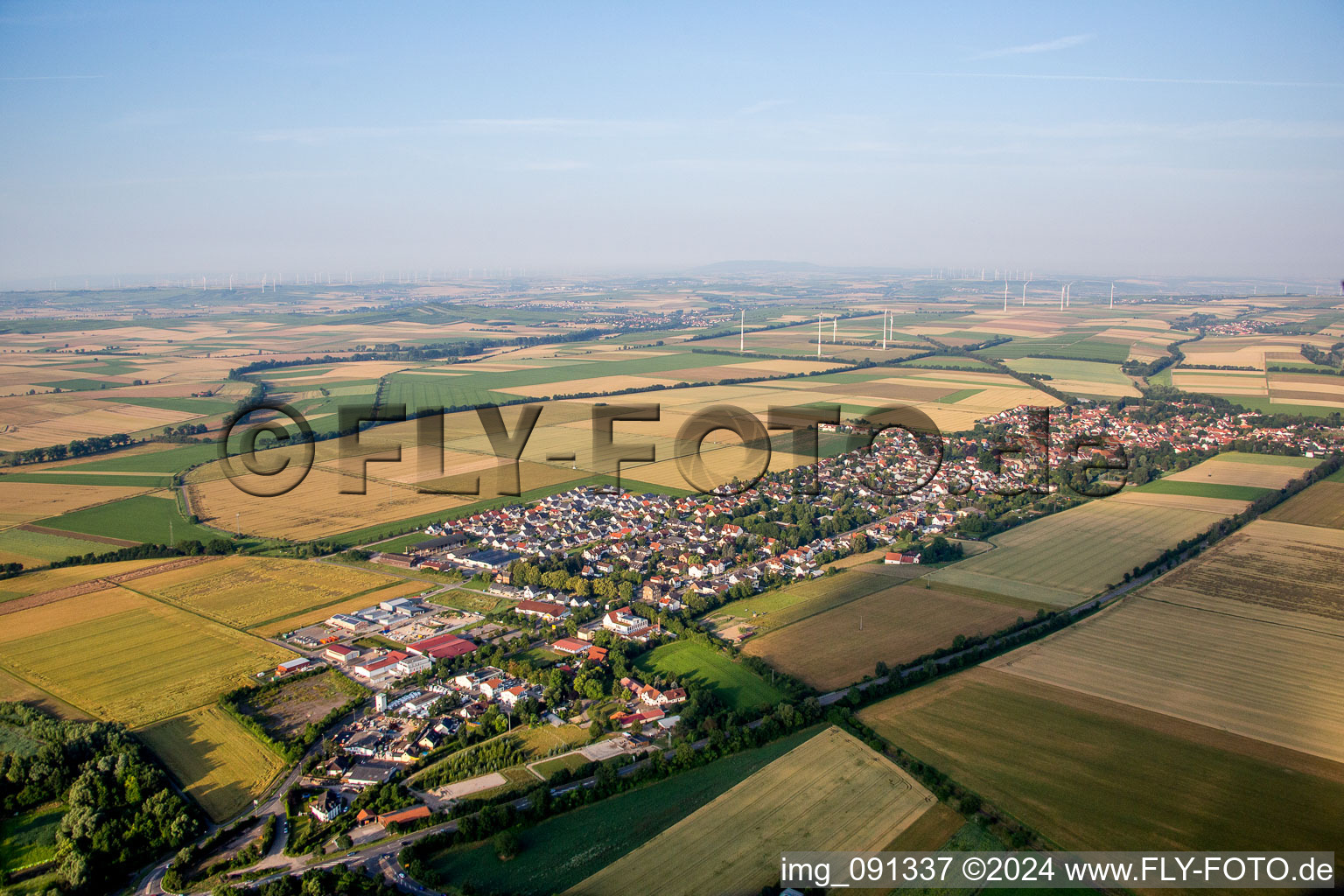 Vue aérienne de Champs agricoles et surfaces utilisables à Undenheim dans le département Rhénanie-Palatinat, Allemagne