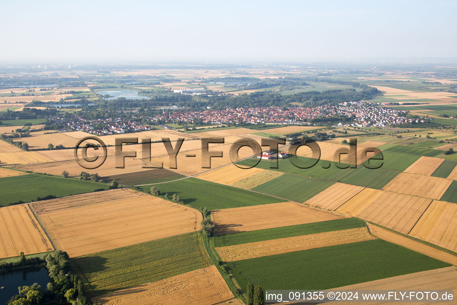 Gimbsheim dans le département Rhénanie-Palatinat, Allemagne vue d'en haut