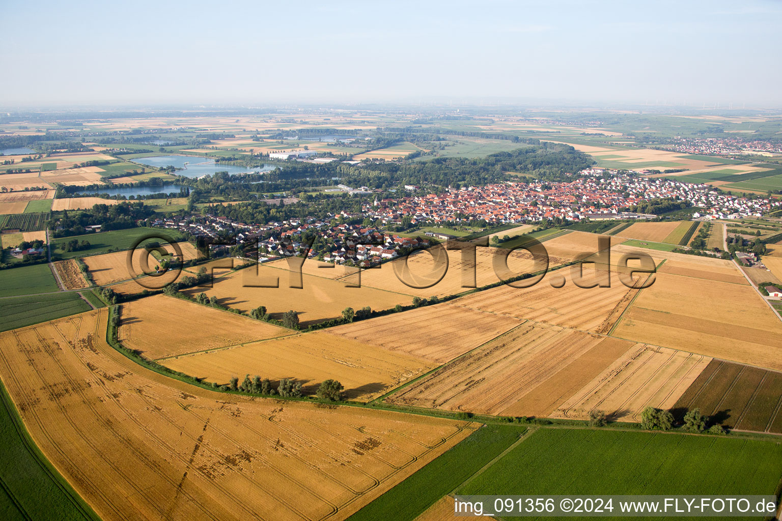 Gimbsheim dans le département Rhénanie-Palatinat, Allemagne depuis l'avion