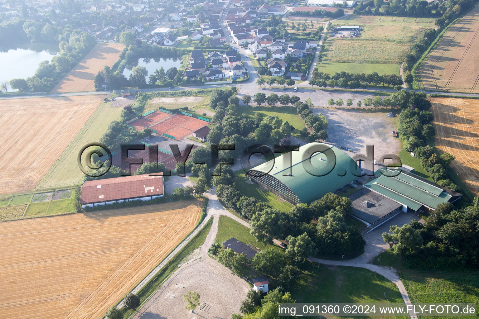 Biebesheim am Rhein dans le département Hesse, Allemagne hors des airs