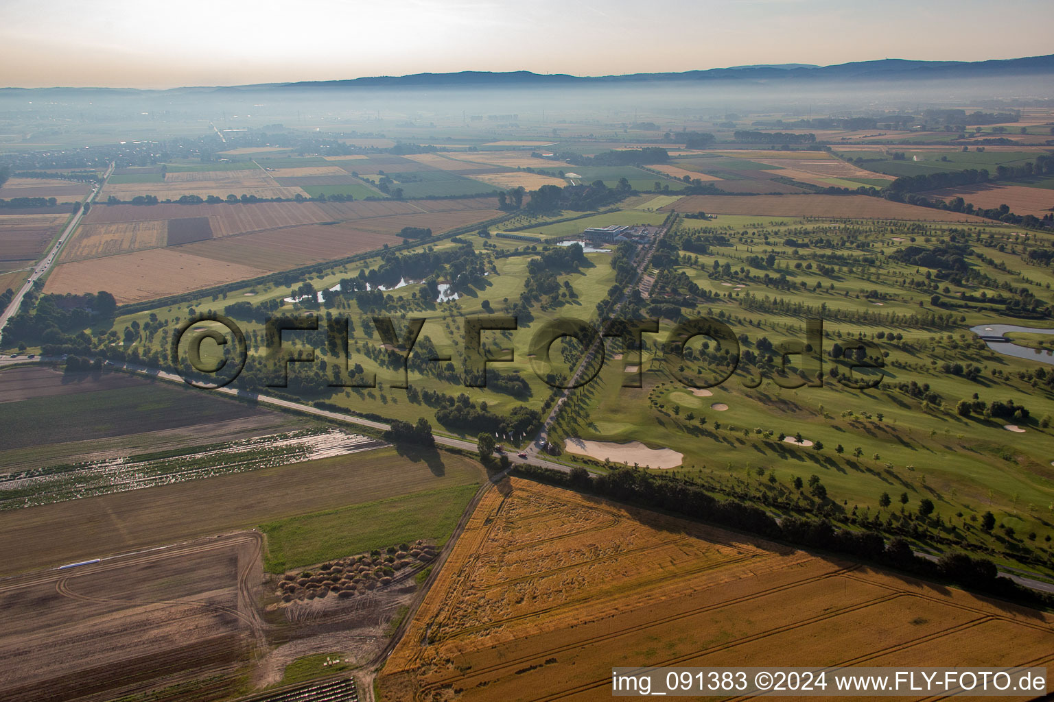 Photographie aérienne de Domaine de golf Gernsheim - Hof Gräbenbruch à le quartier Allmendfeld in Gernsheim dans le département Hesse, Allemagne