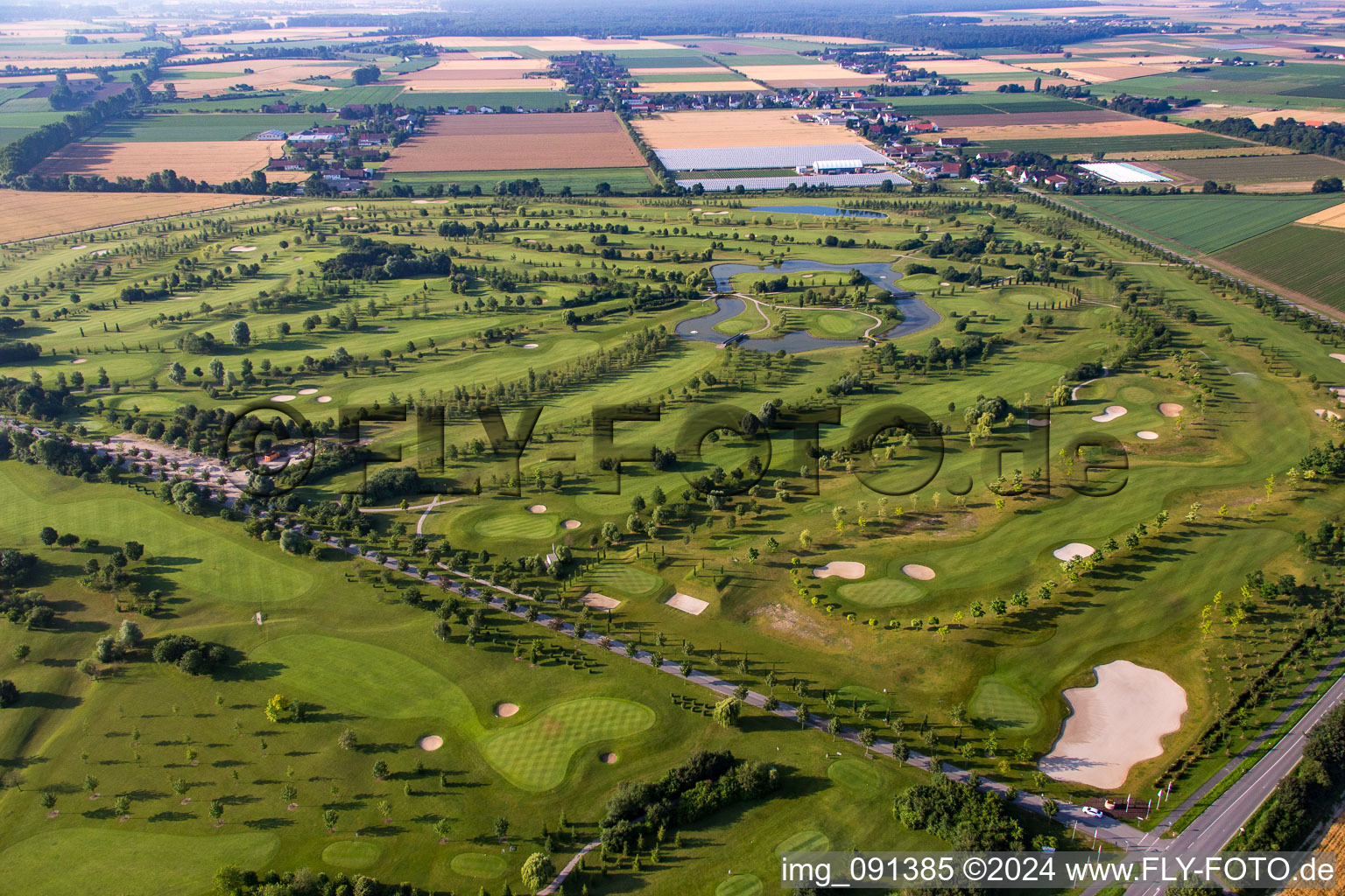 Domaine de golf Gernsheim - Hof Gräbenbruch à le quartier Allmendfeld in Gernsheim dans le département Hesse, Allemagne d'en haut