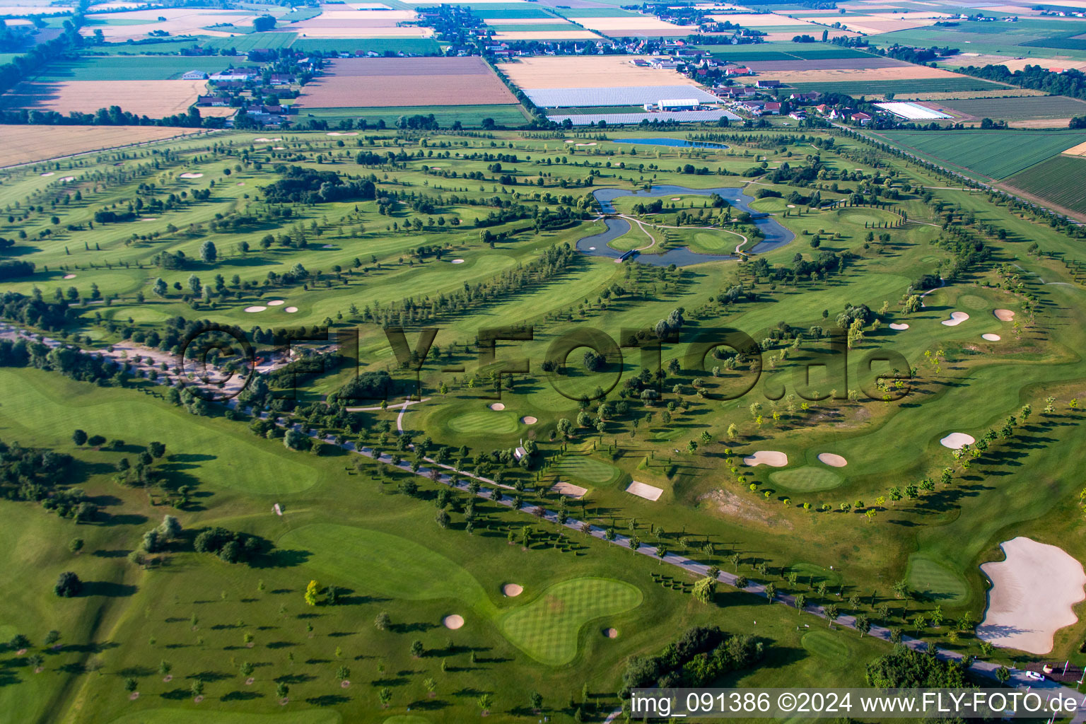 Domaine de golf Gernsheim - Hof Gräbenbruch à le quartier Allmendfeld in Gernsheim dans le département Hesse, Allemagne hors des airs