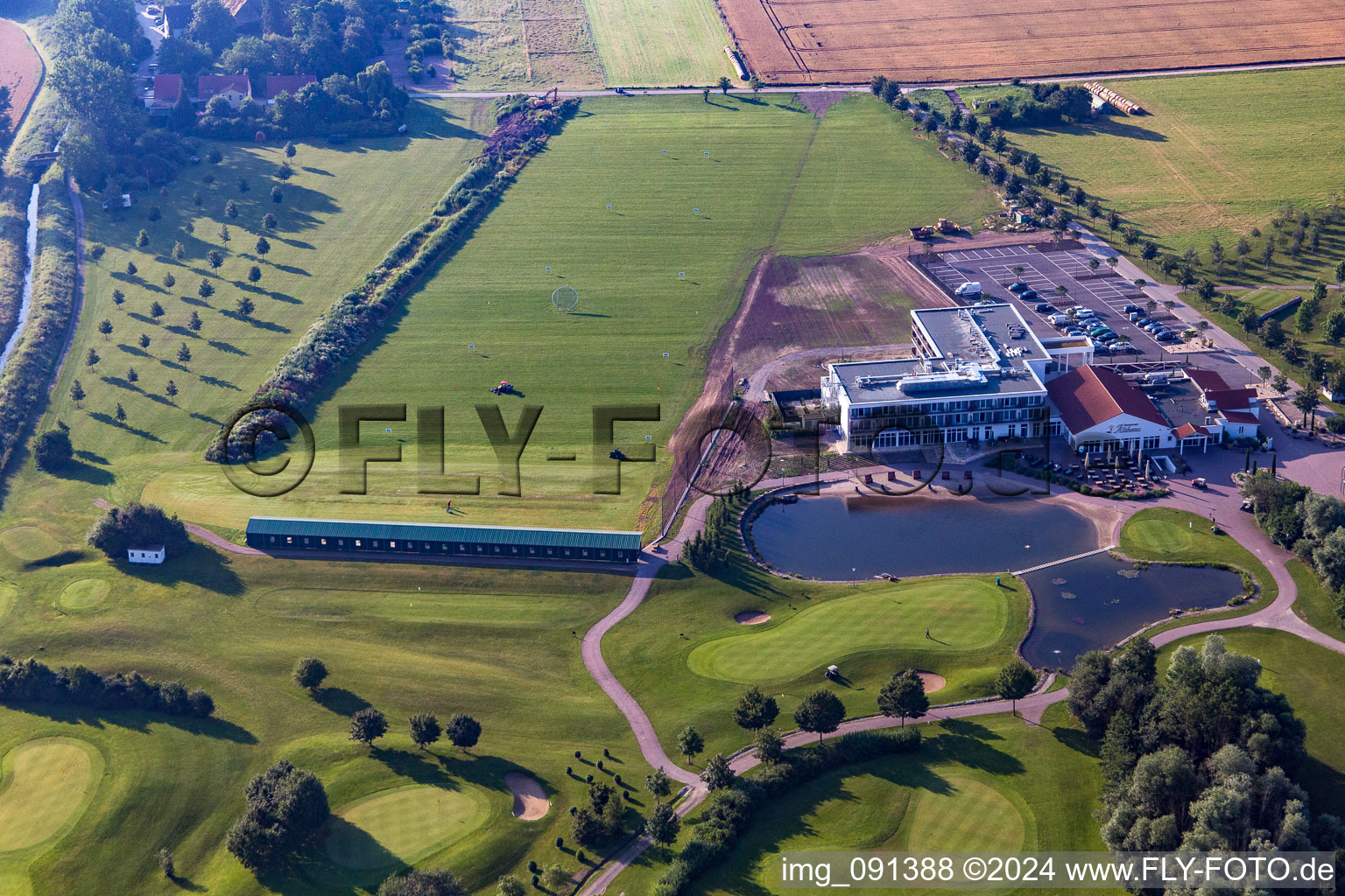 Domaine de golf Gernsheim - Hof Gräbenbruch à le quartier Allmendfeld in Gernsheim dans le département Hesse, Allemagne depuis l'avion