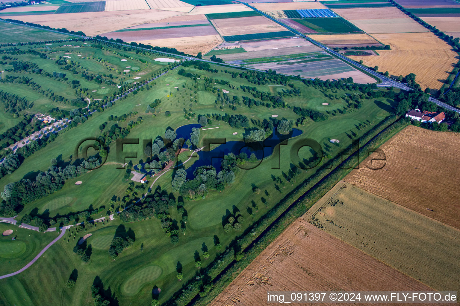 Photographie aérienne de Allmendfeld, Gernsheim Golf Resort - Hof Gräbenbruch à le quartier Crumstadt in Riedstadt dans le département Hesse, Allemagne