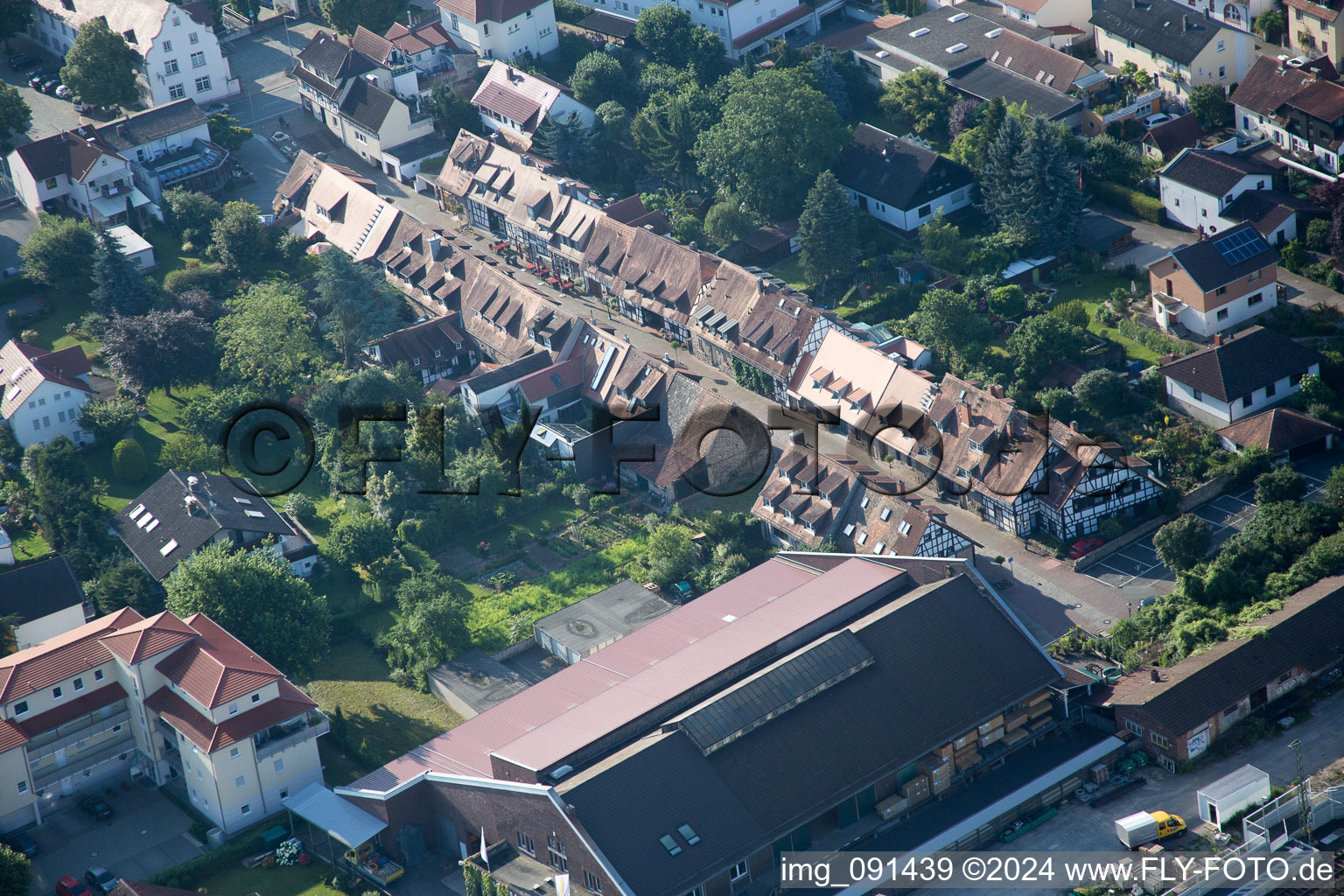 Zwingenberg dans le département Hesse, Allemagne depuis l'avion