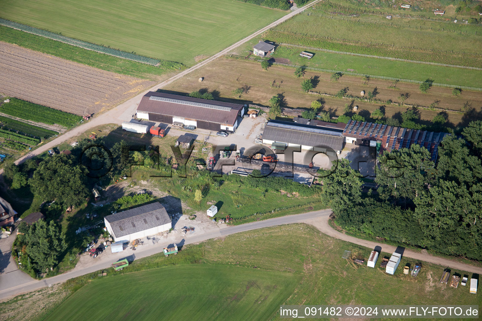 Einhausen dans le département Hesse, Allemagne du point de vue du drone