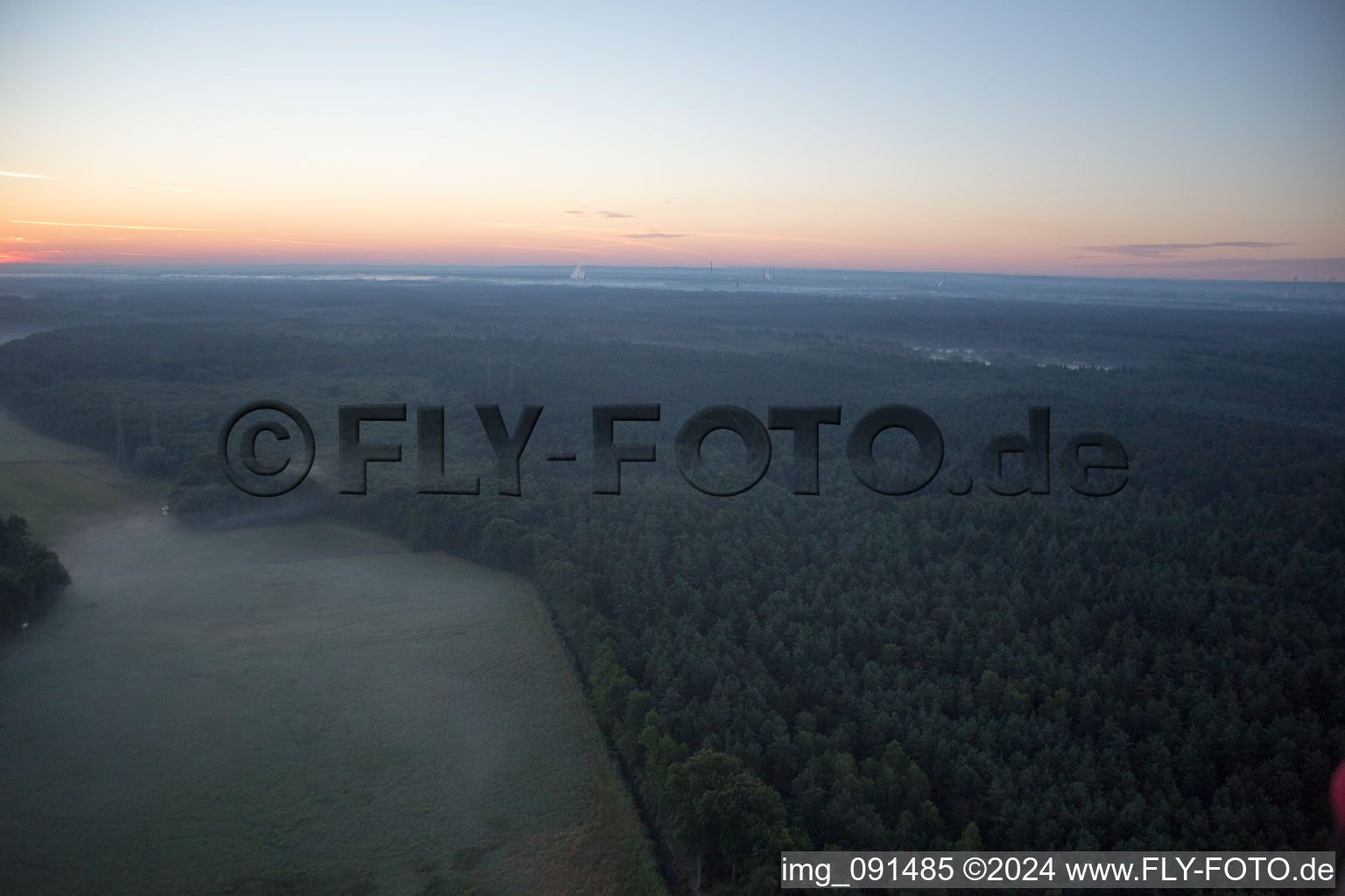 Vue aérienne de Vallée d'Otterbachtal à Kandel dans le département Rhénanie-Palatinat, Allemagne