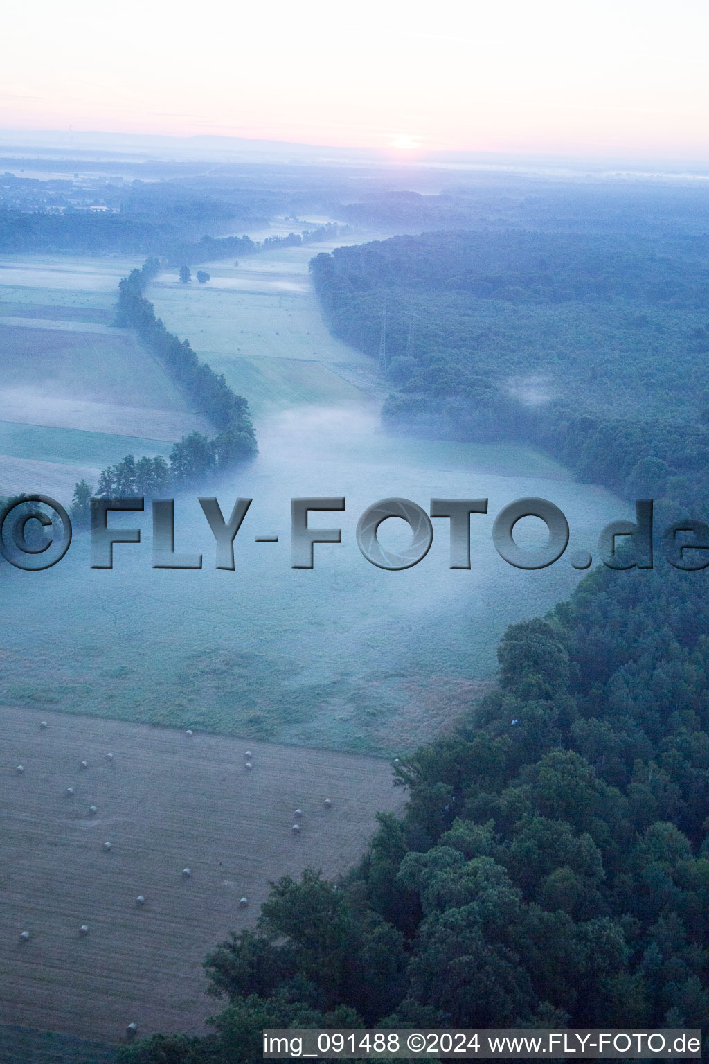 Vallée d'Otterbachtal à Kandel dans le département Rhénanie-Palatinat, Allemagne d'en haut