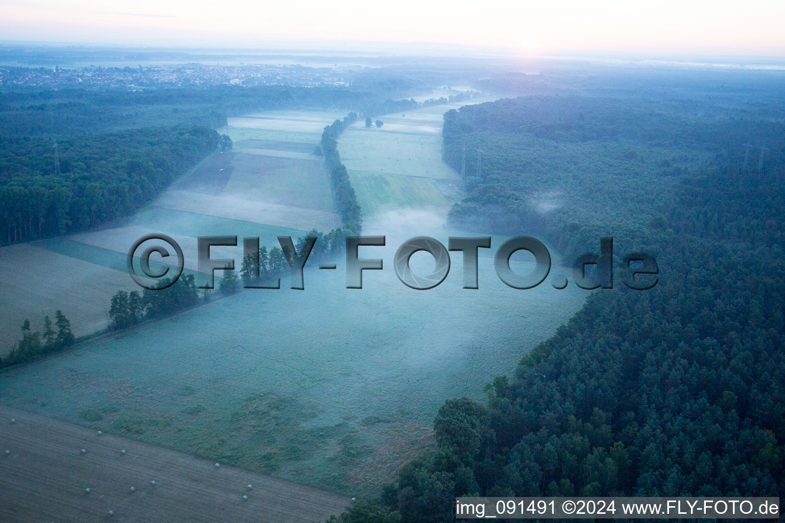 Vallée d'Otterbachtal à Kandel dans le département Rhénanie-Palatinat, Allemagne depuis l'avion