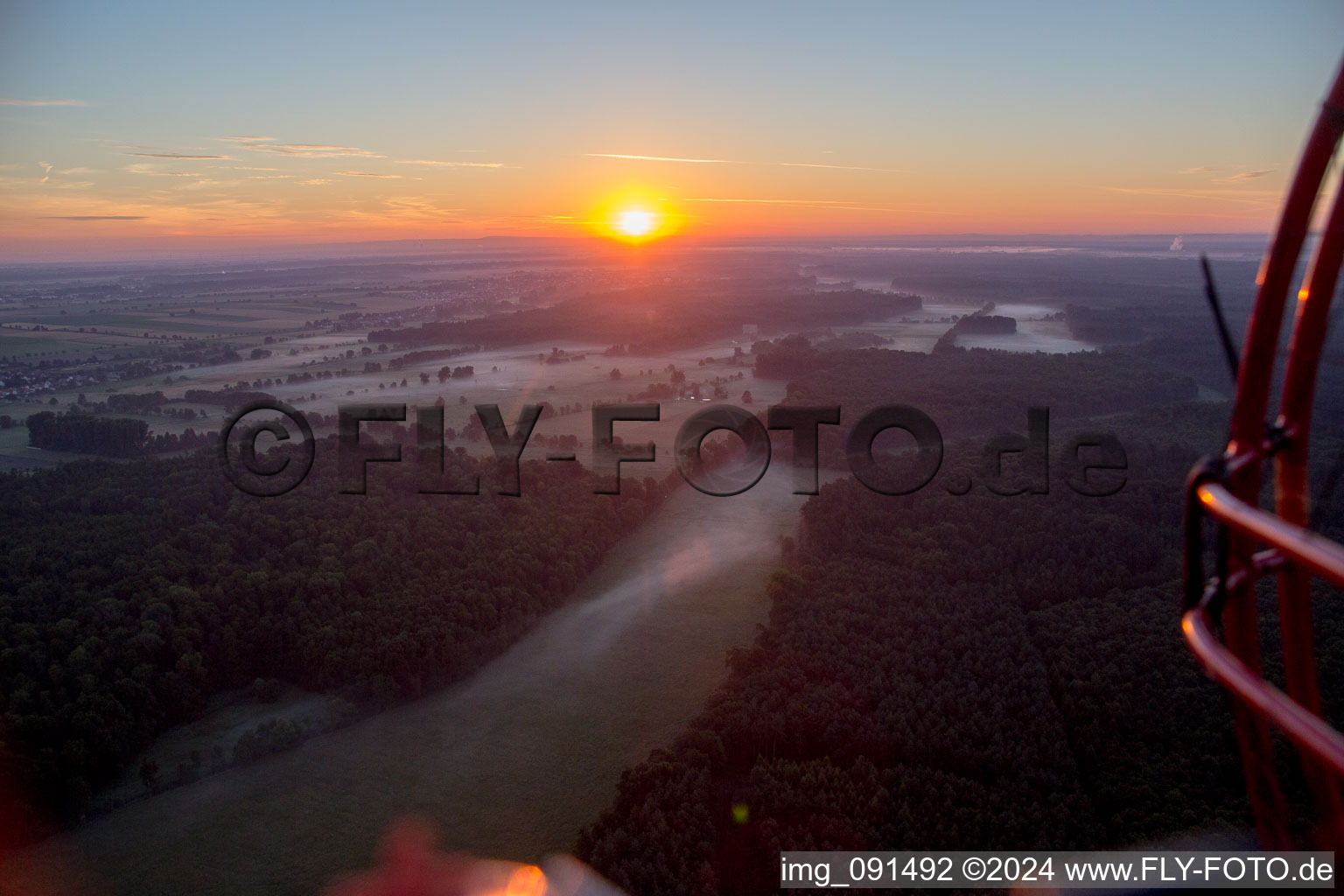 Vue d'oiseau de Vallée d'Otterbachtal à Kandel dans le département Rhénanie-Palatinat, Allemagne