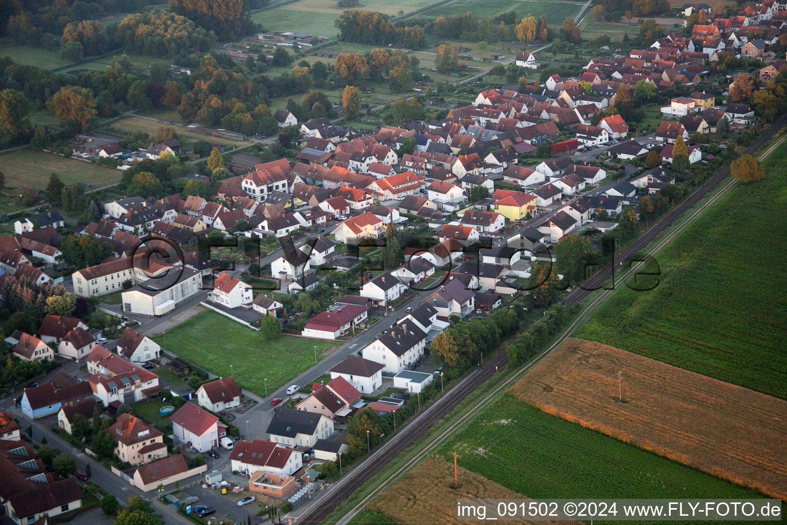 Quartier Schaidt in Wörth am Rhein dans le département Rhénanie-Palatinat, Allemagne d'un drone