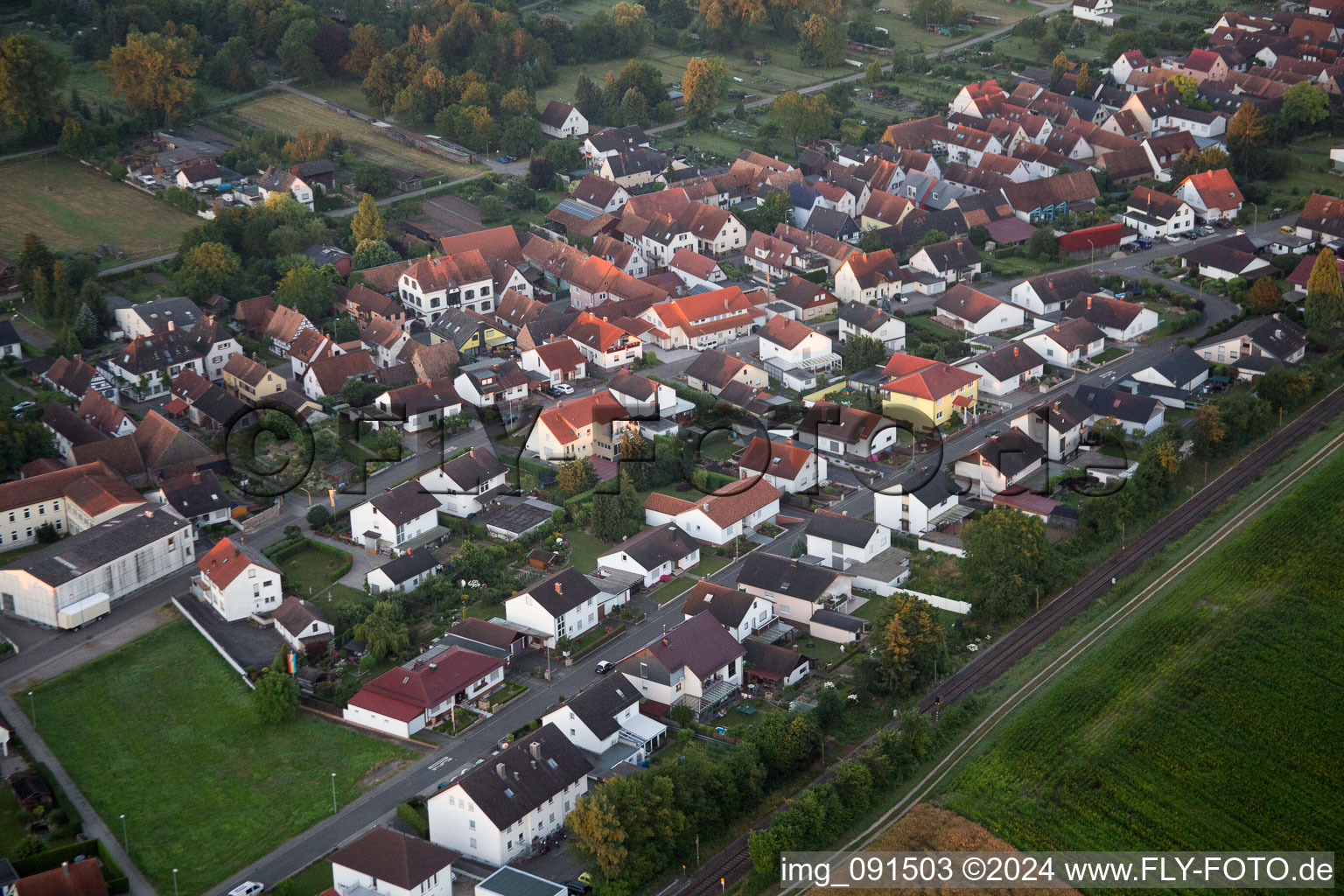 Quartier Schaidt in Wörth am Rhein dans le département Rhénanie-Palatinat, Allemagne vu d'un drone