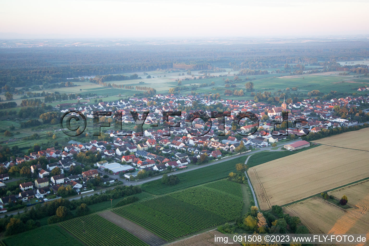 Steinfeld dans le département Rhénanie-Palatinat, Allemagne du point de vue du drone