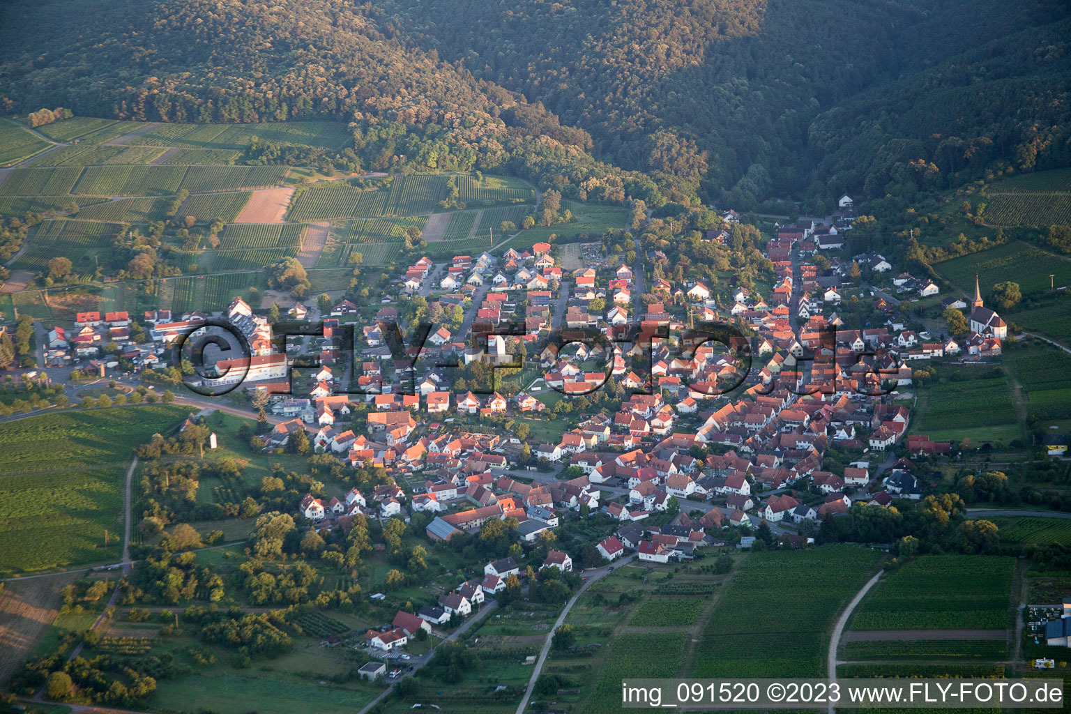 Quartier Rechtenbach in Schweigen-Rechtenbach dans le département Rhénanie-Palatinat, Allemagne depuis l'avion