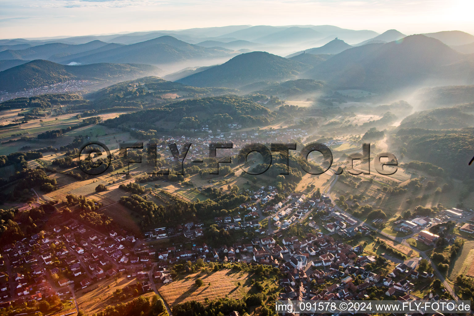 Quartier Gossersweiler in Gossersweiler-Stein dans le département Rhénanie-Palatinat, Allemagne d'en haut