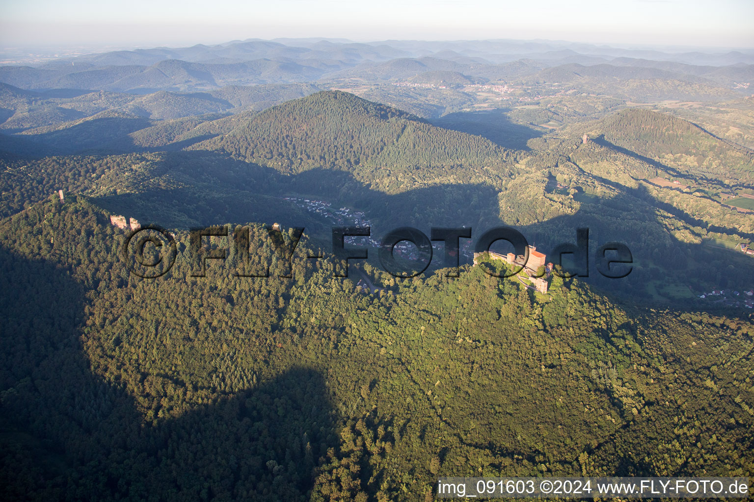 Photographie aérienne de Château de Trifels à Annweiler am Trifels dans le département Rhénanie-Palatinat, Allemagne