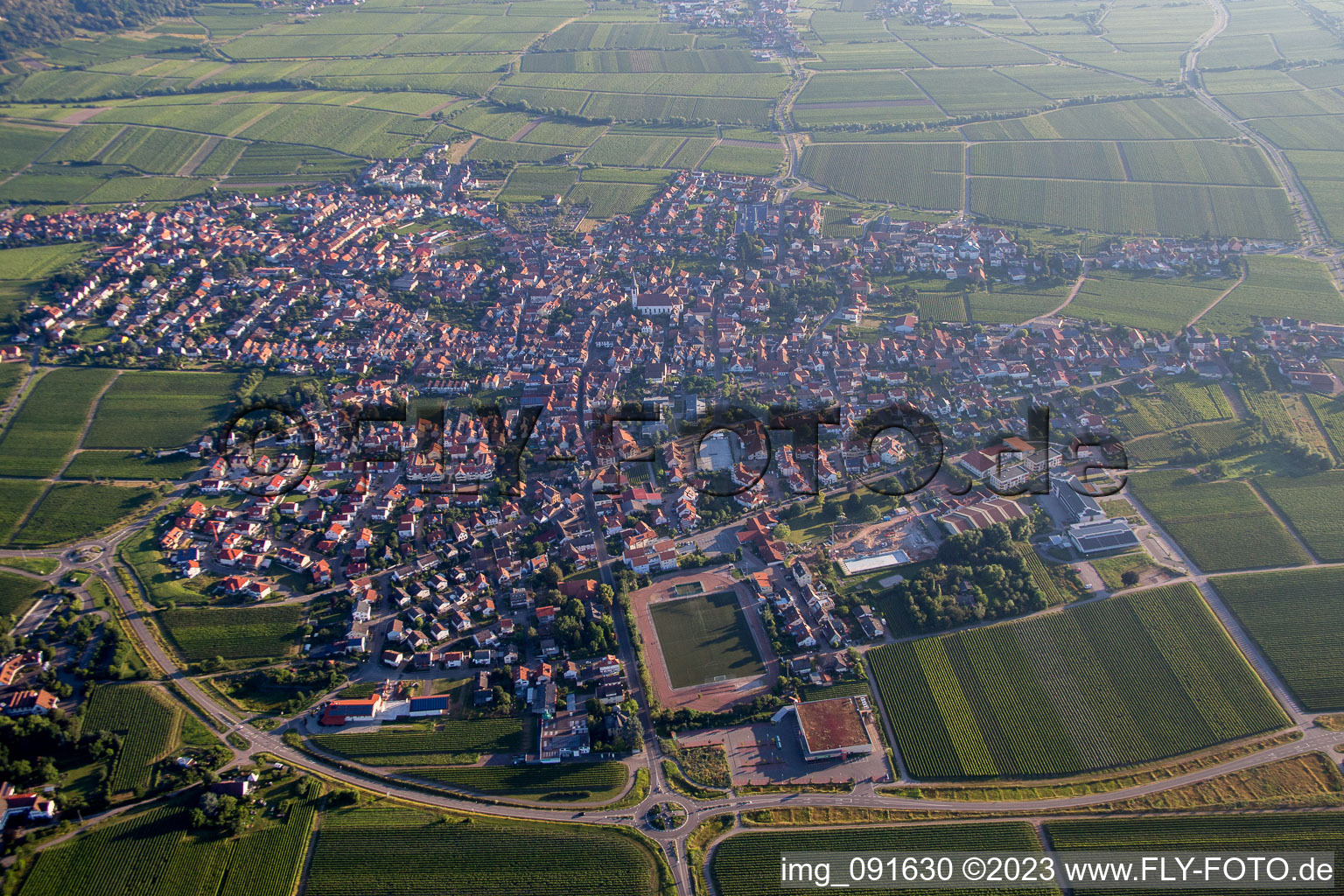 Vue oblique de Edenkoben dans le département Rhénanie-Palatinat, Allemagne