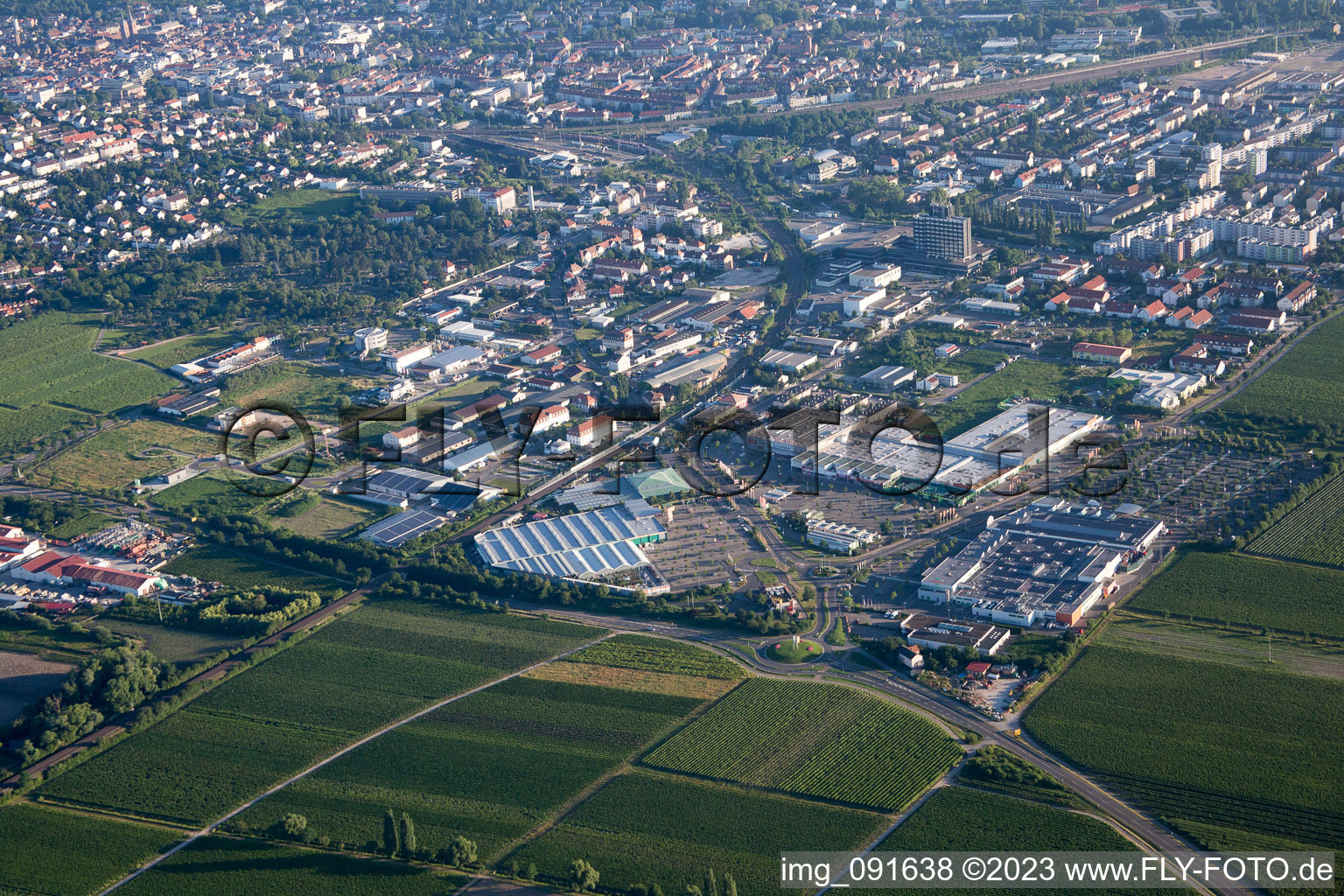 Vue aérienne de Civière de globe à Neustadt an der Weinstraße dans le département Rhénanie-Palatinat, Allemagne