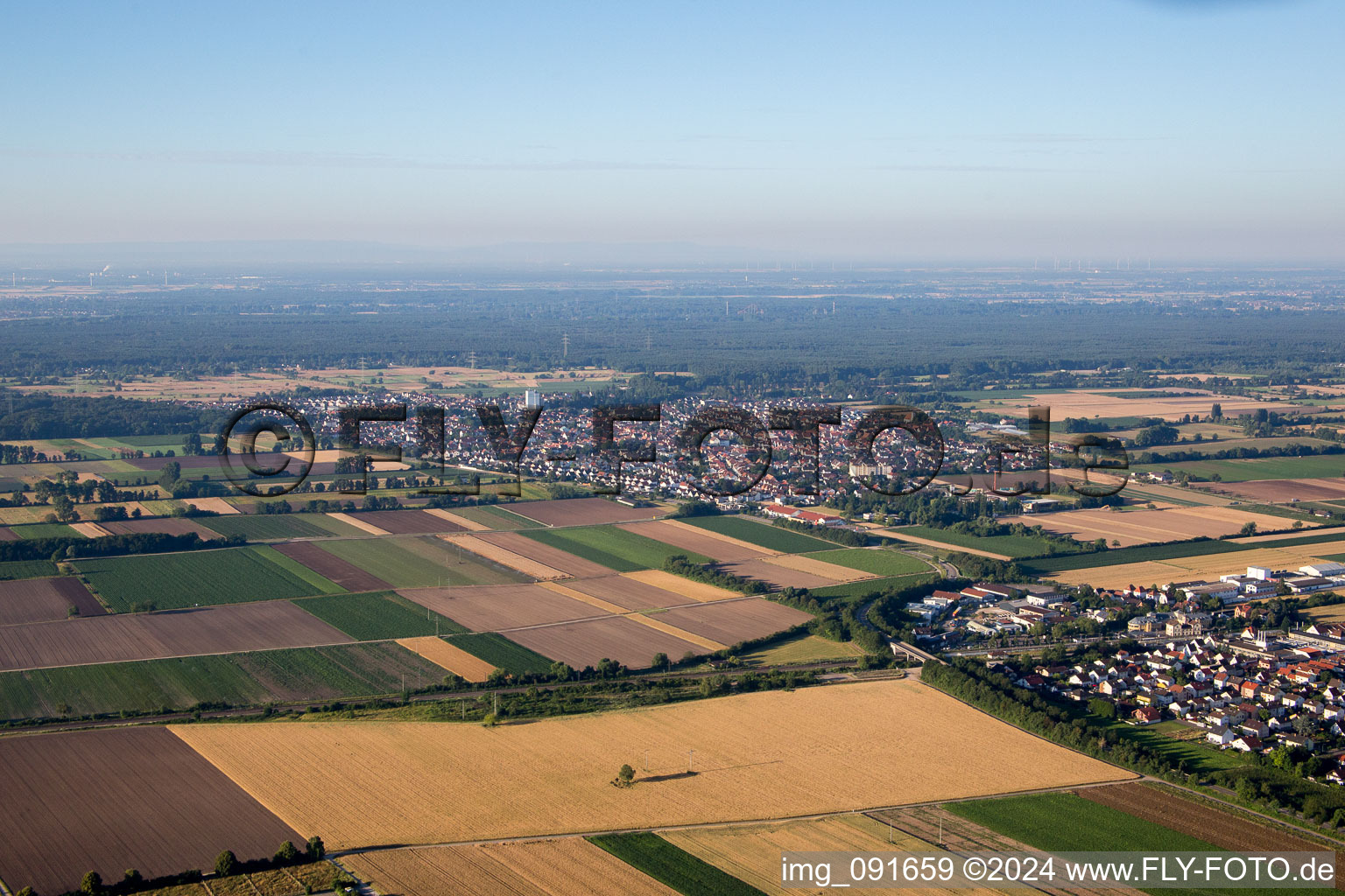 Vue aérienne de Quartier Iggelheim in Böhl-Iggelheim dans le département Rhénanie-Palatinat, Allemagne