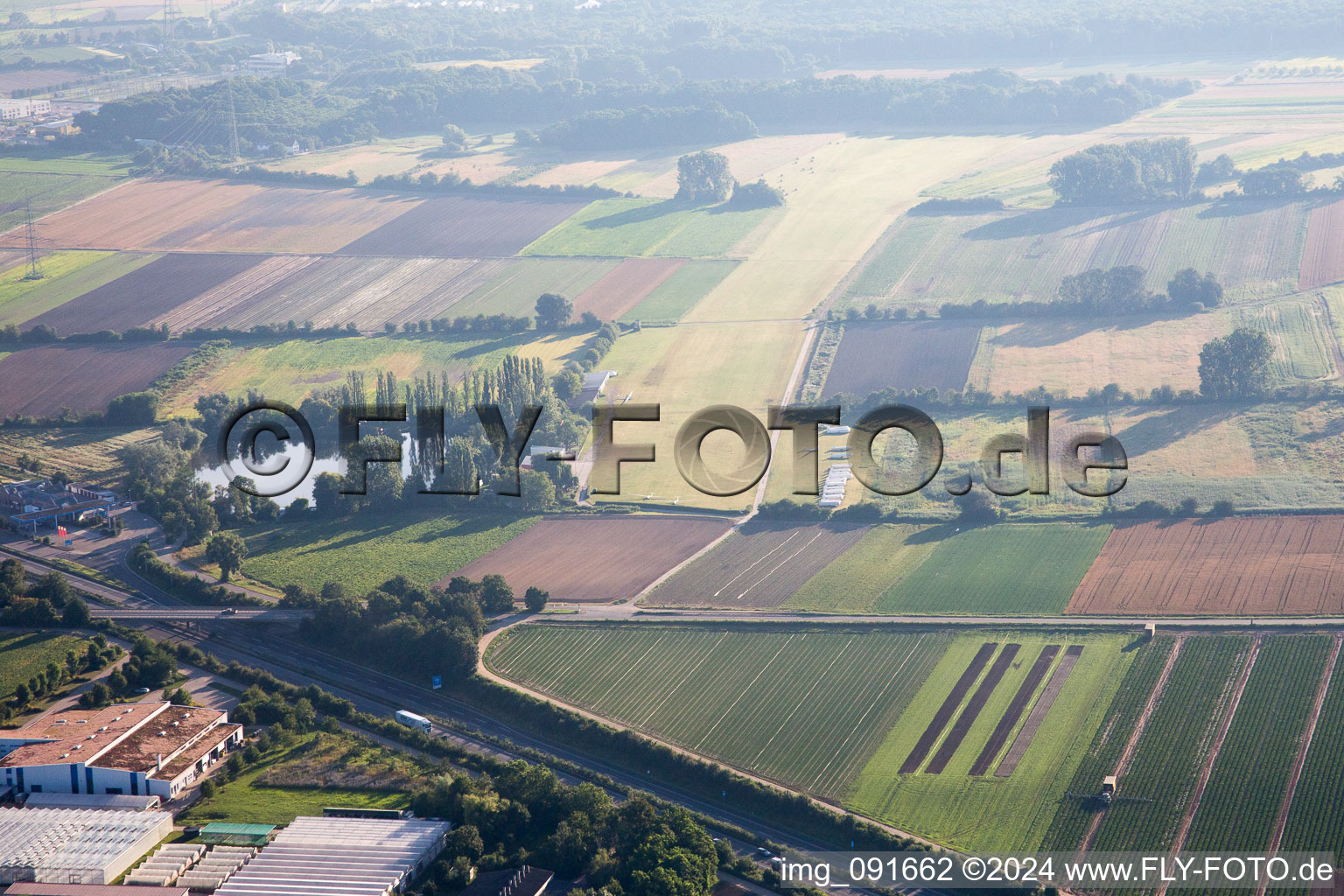 Vue aérienne de Aérodrome de planeurs à le quartier Dannstadt in Dannstadt-Schauernheim dans le département Rhénanie-Palatinat, Allemagne