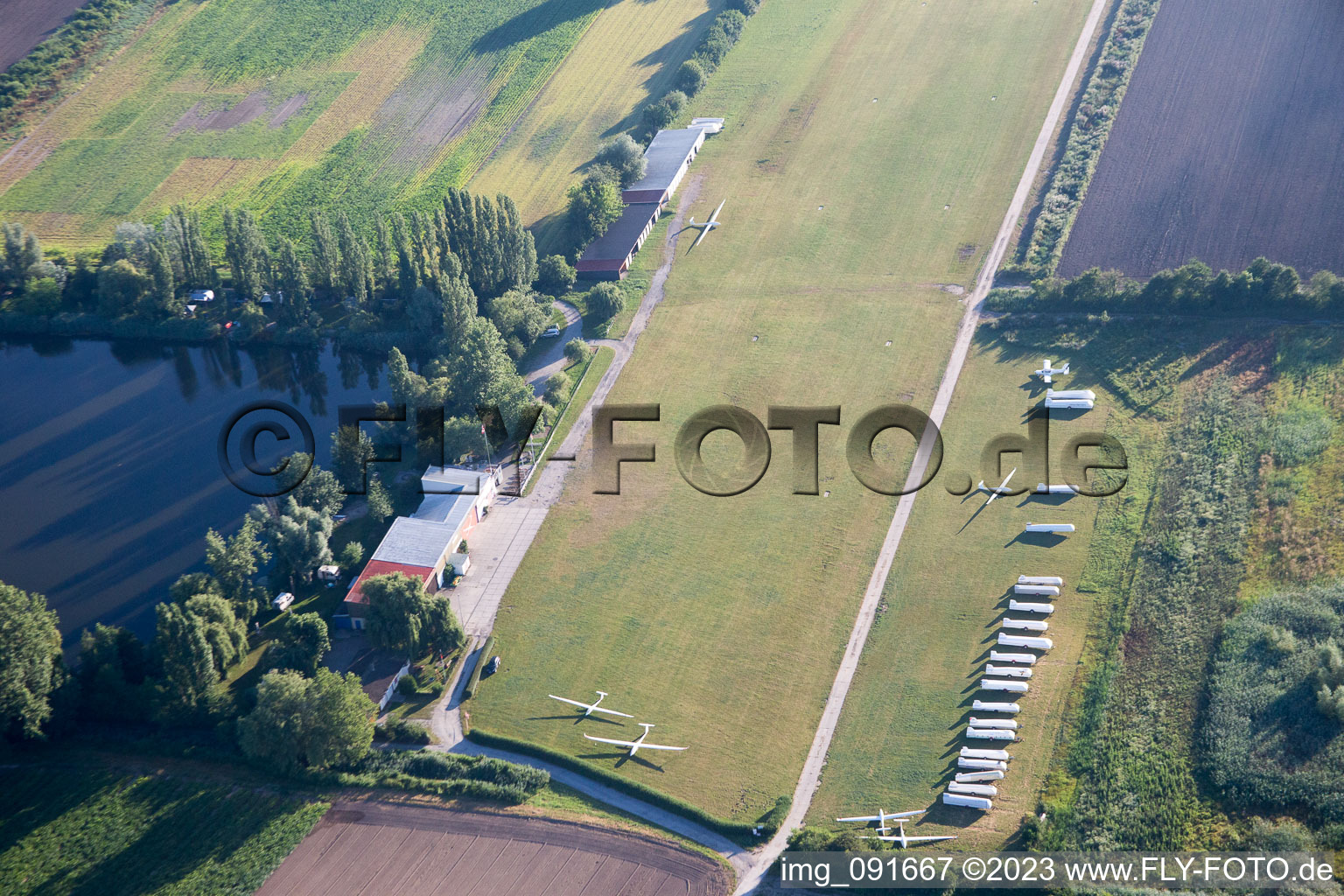 Vue aérienne de Aérodrome de planeurs à le quartier Dannstadt in Dannstadt-Schauernheim dans le département Rhénanie-Palatinat, Allemagne