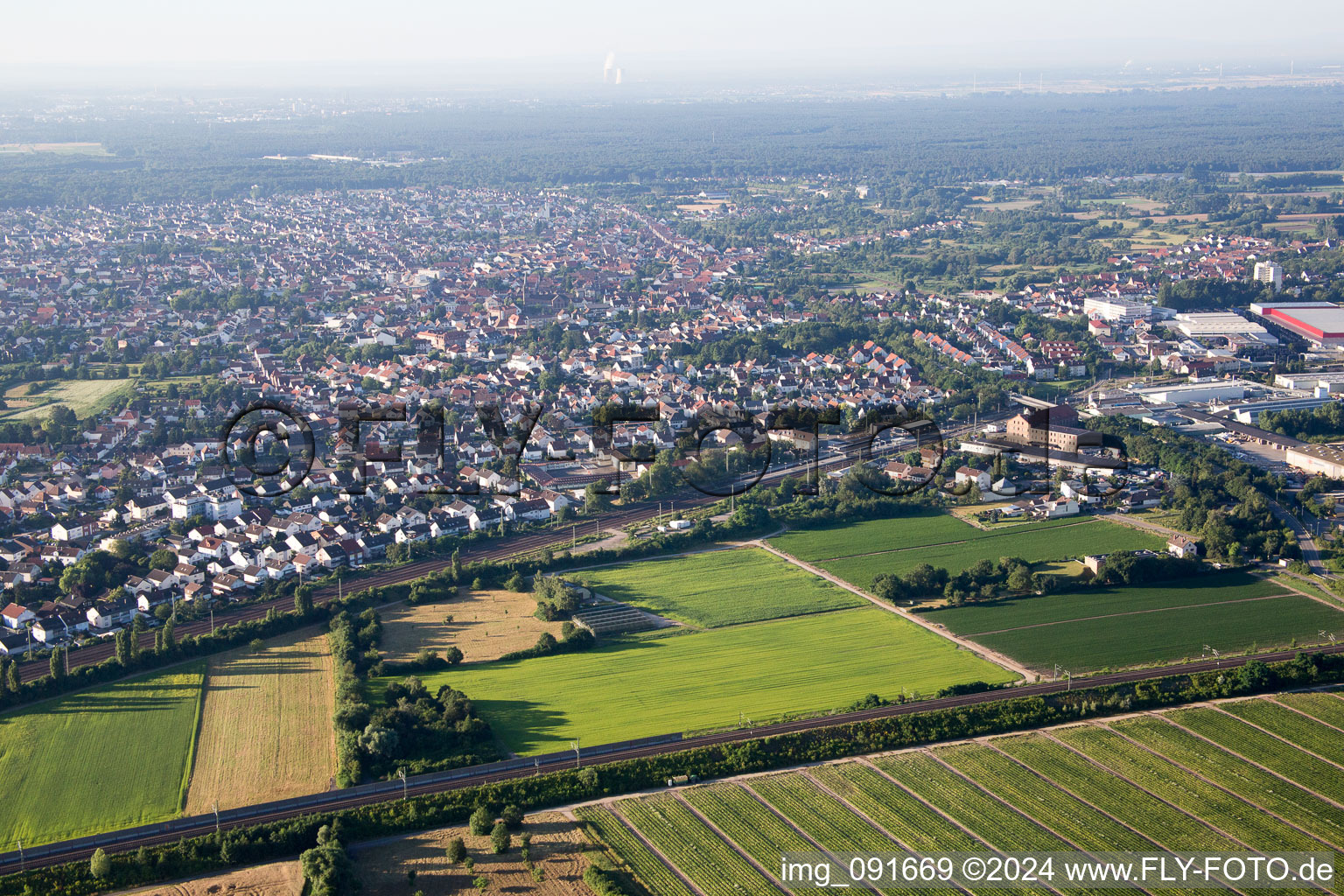 Schifferstadt dans le département Rhénanie-Palatinat, Allemagne hors des airs