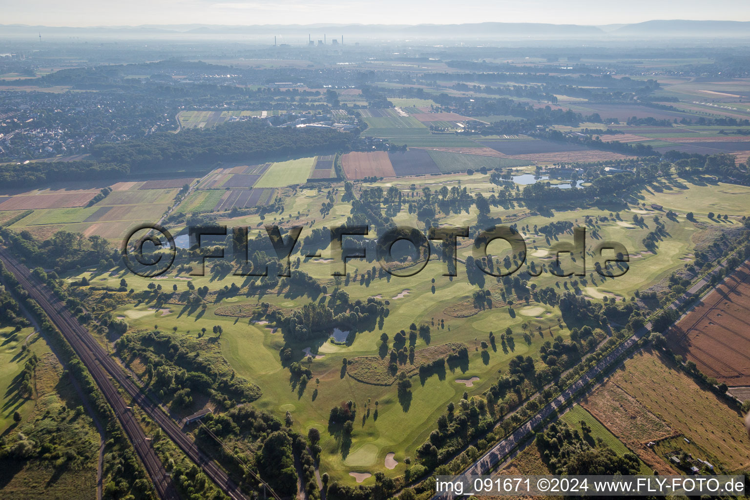 Vue aérienne de Site du parcours de golf Kurpfalz au Limburgerhof à Schifferstadt dans le département Rhénanie-Palatinat, Allemagne