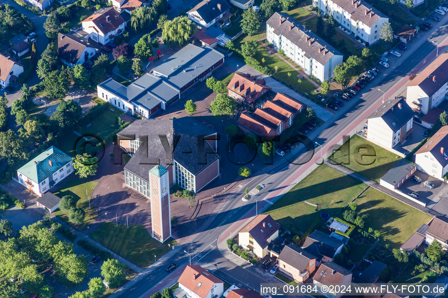 Vue aérienne de Cœur de Jésus à Schifferstadt dans le département Rhénanie-Palatinat, Allemagne