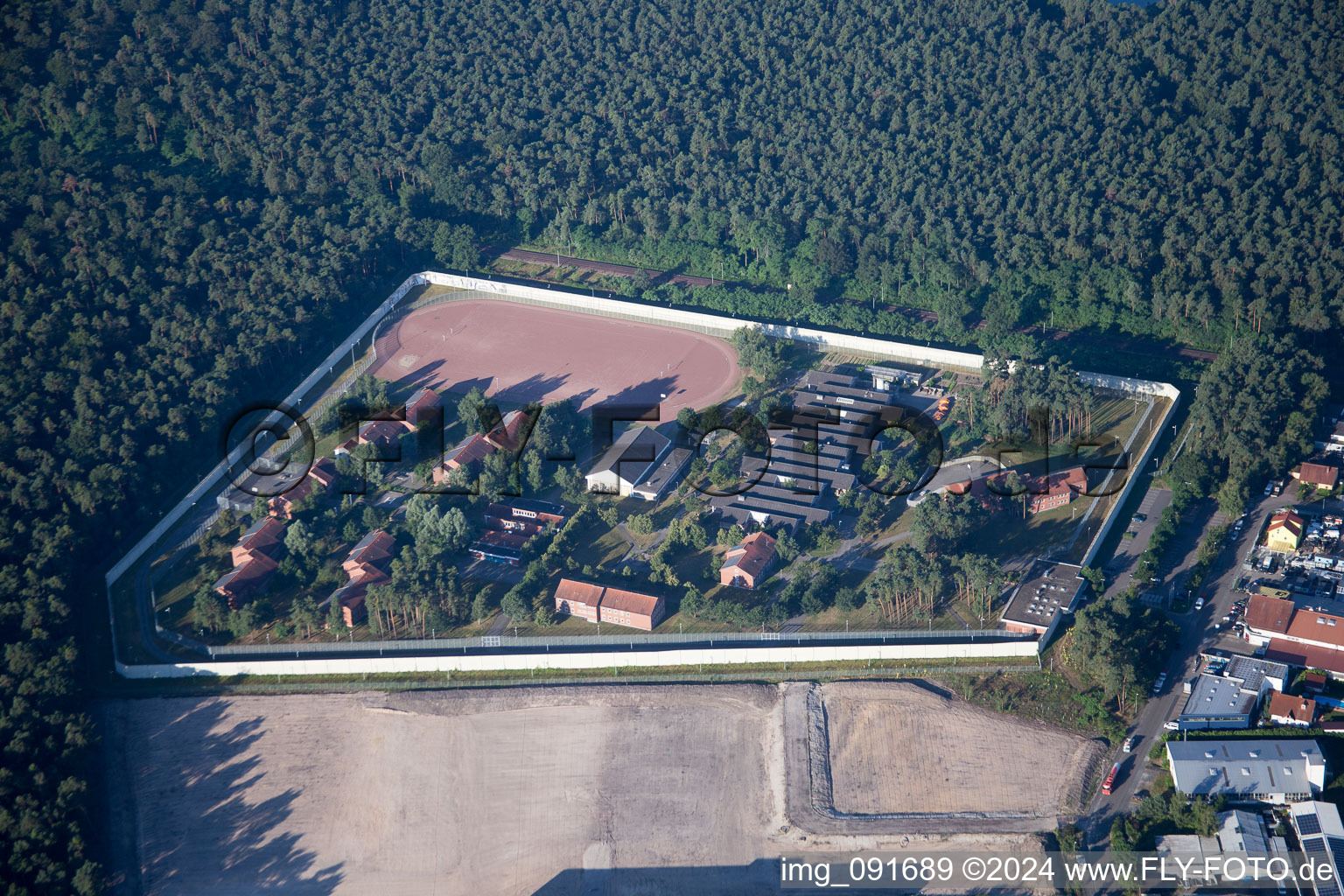 Vue aérienne de Centre de détention pour mineurs Schifferstadt à Schifferstadt dans le département Rhénanie-Palatinat, Allemagne