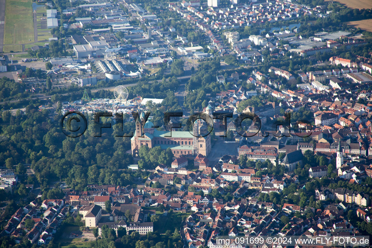 Vue oblique de Cathédrale à Speyer dans le département Rhénanie-Palatinat, Allemagne