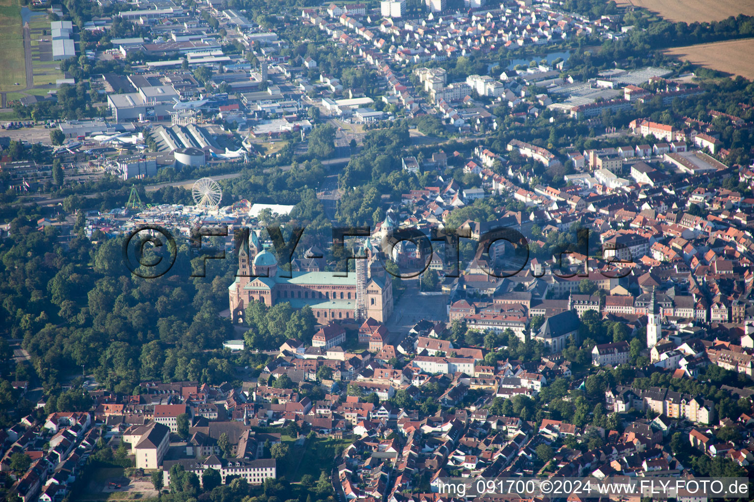 Cathédrale à Speyer dans le département Rhénanie-Palatinat, Allemagne d'en haut