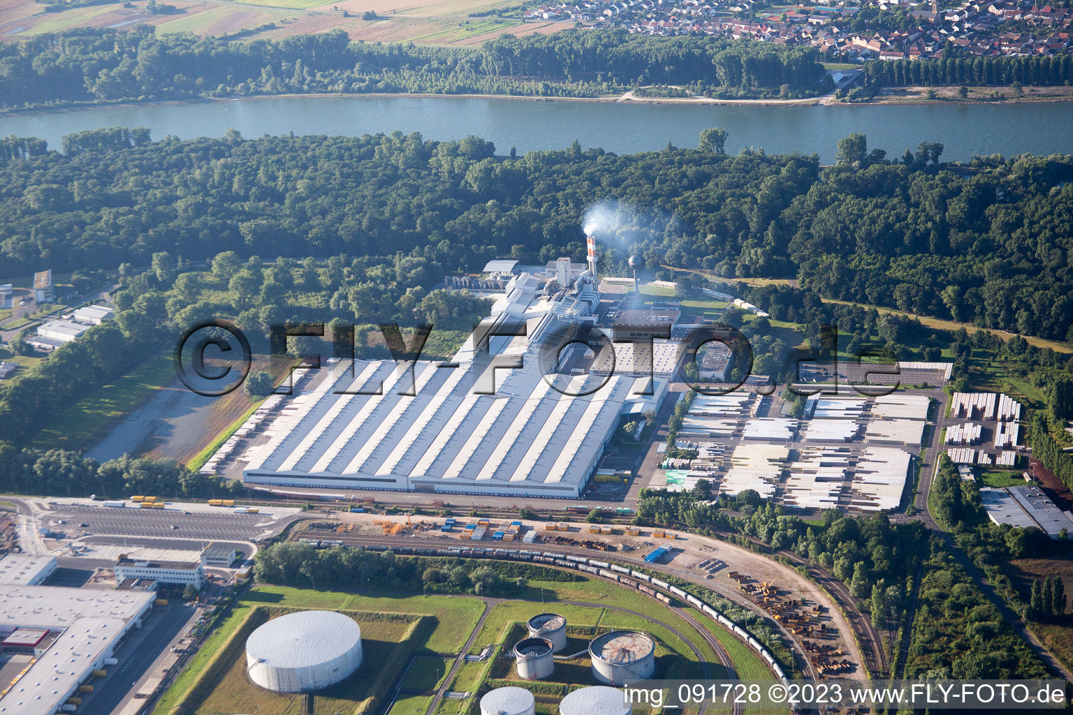 Vue d'oiseau de Zone industrielle à l'aéroport à Speyer dans le département Rhénanie-Palatinat, Allemagne