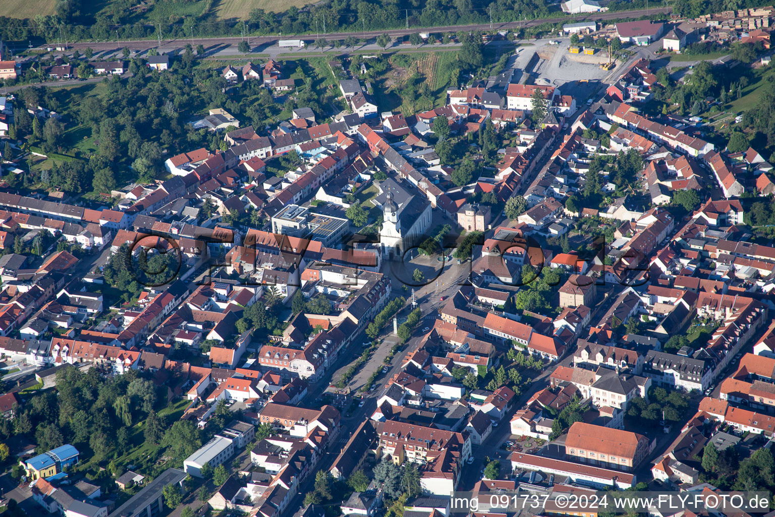 Philippsburg dans le département Bade-Wurtemberg, Allemagne depuis l'avion