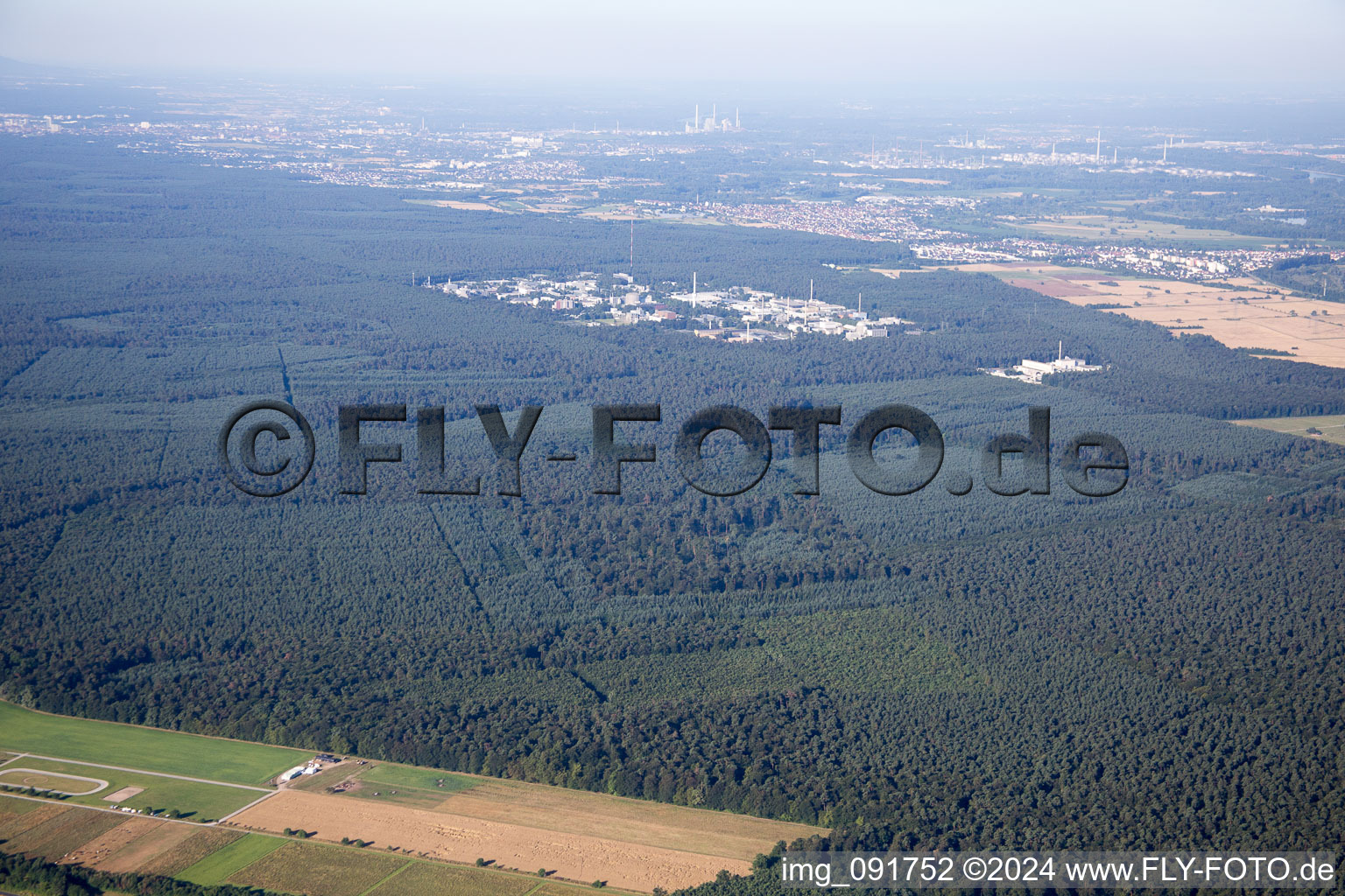 Vue aérienne de TROUSSE N à le quartier Leopoldshafen in Eggenstein-Leopoldshafen dans le département Bade-Wurtemberg, Allemagne