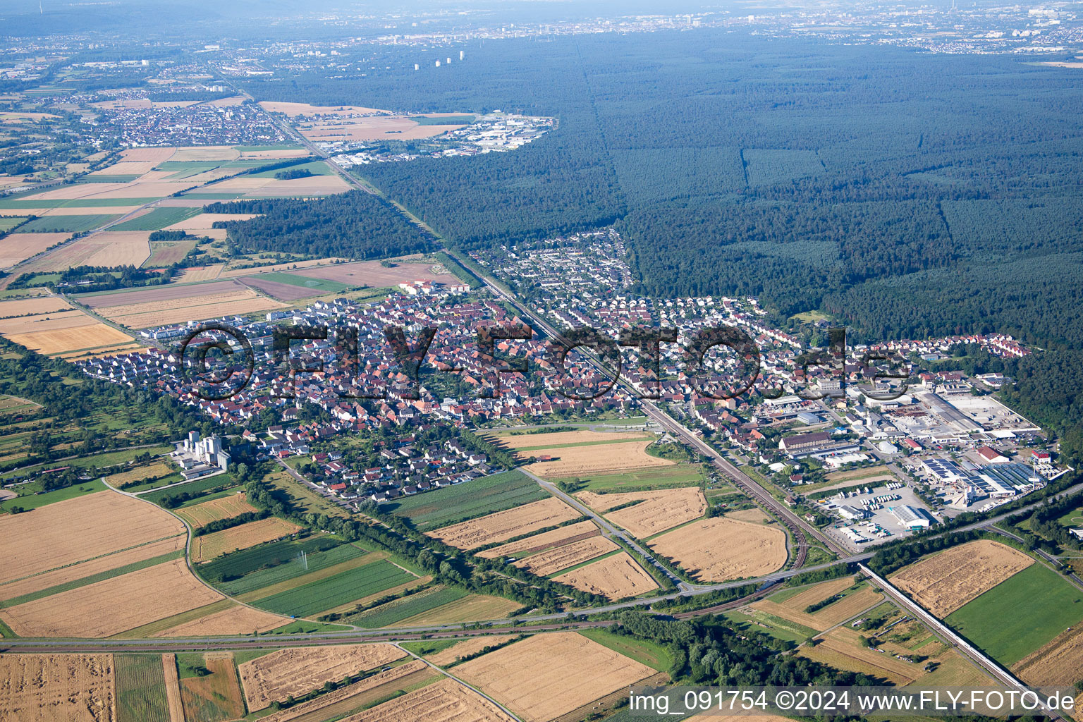 Quartier Friedrichstal in Stutensee dans le département Bade-Wurtemberg, Allemagne hors des airs