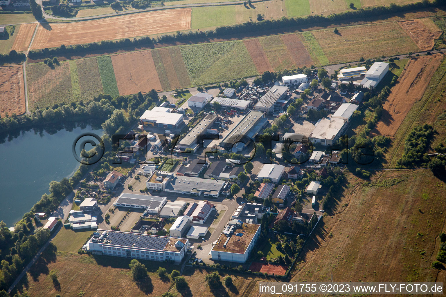 Vue aérienne de Büchenau, zone industrielle à le quartier Spöck in Stutensee dans le département Bade-Wurtemberg, Allemagne