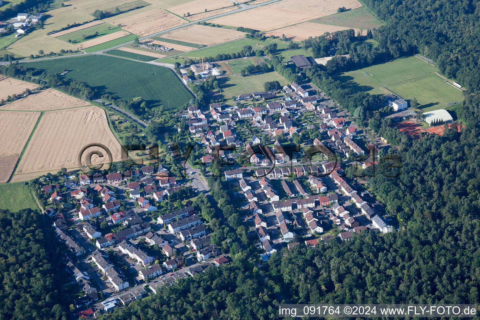 Weingarten dans le département Bade-Wurtemberg, Allemagne vue d'en haut