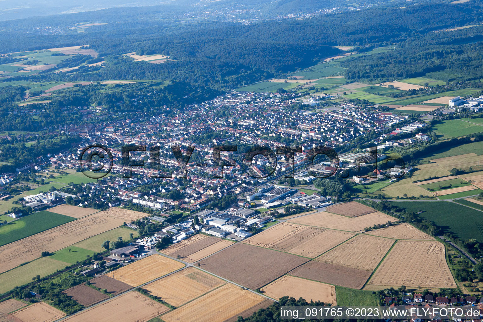 Weingarten dans le département Bade-Wurtemberg, Allemagne depuis l'avion